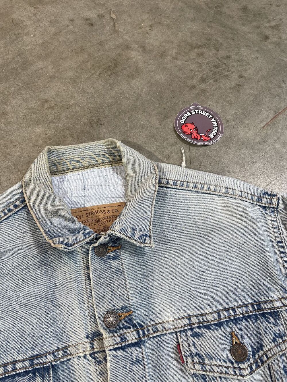 Vintage 90s Repaired Light Wash Levis Denim Jacket L 22x24